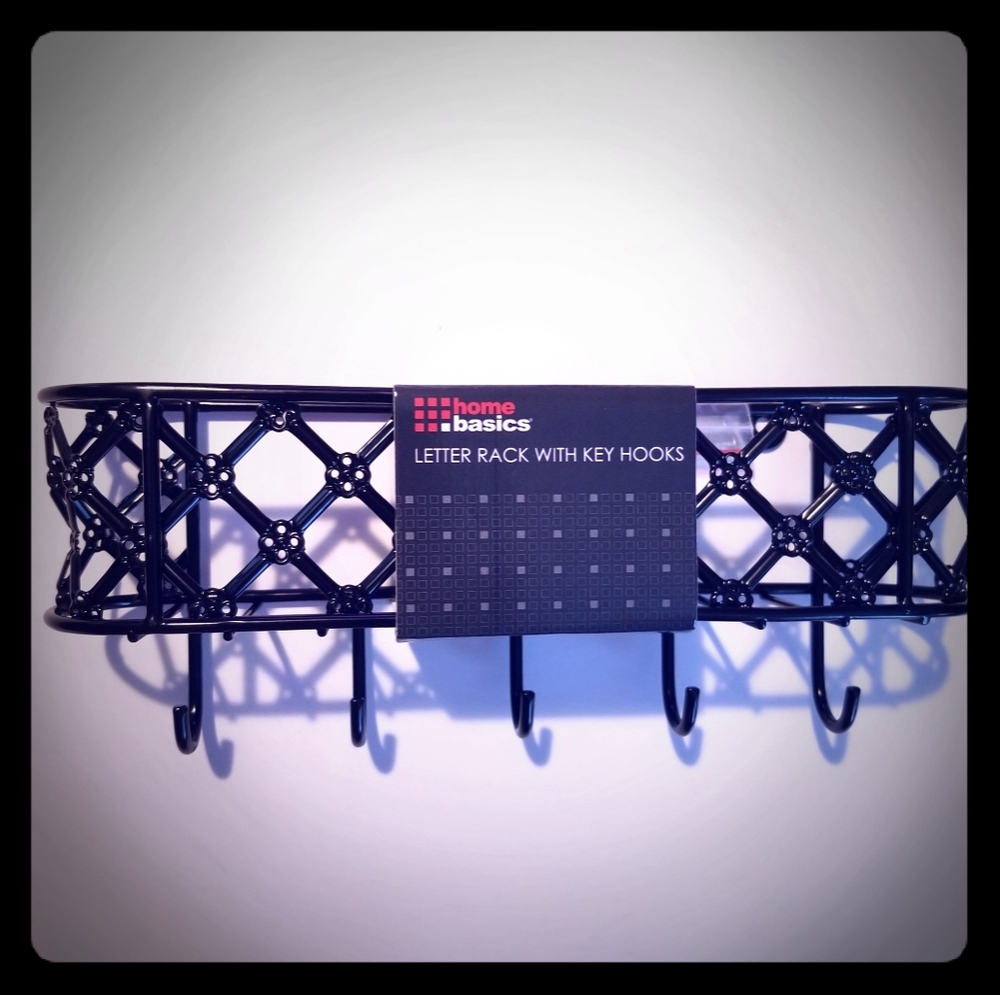 Black Latice Lettet Rack with Key Hooks